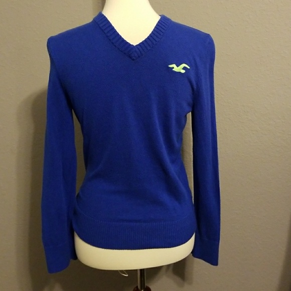 3 for $15 Hollister boys v neck sweater. - Picture 4 of 5